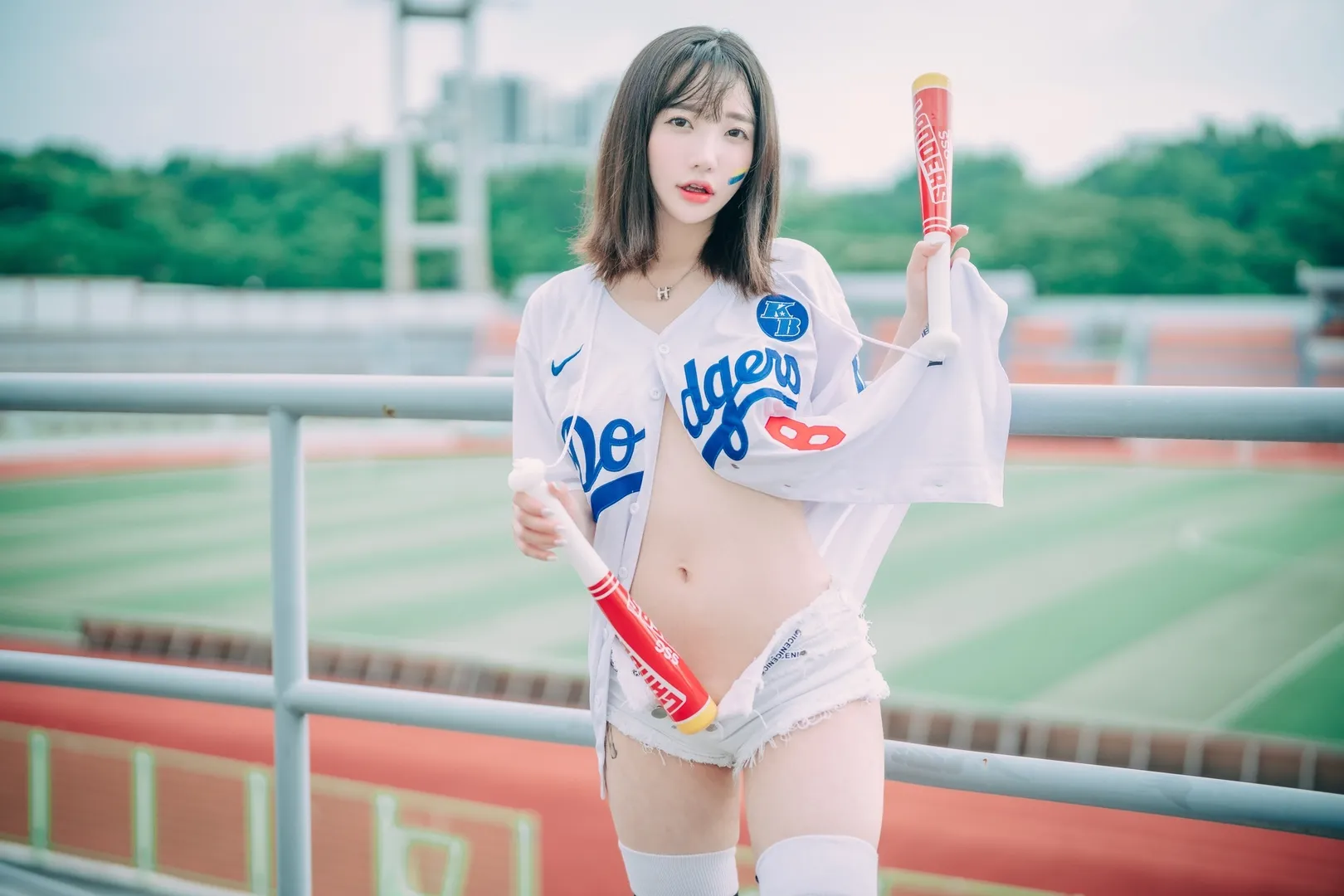 Son Ye-Eun Cheer Up in the Summer